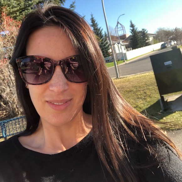 Meet your Posher, Laura - Picture 1 of 1